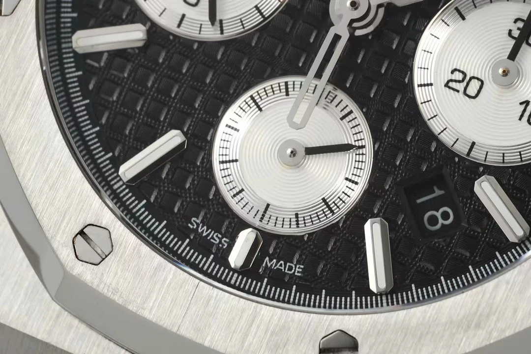 Audemars Piguet Royal Oak Steel 26331OR 41mm — photographed off the sweep