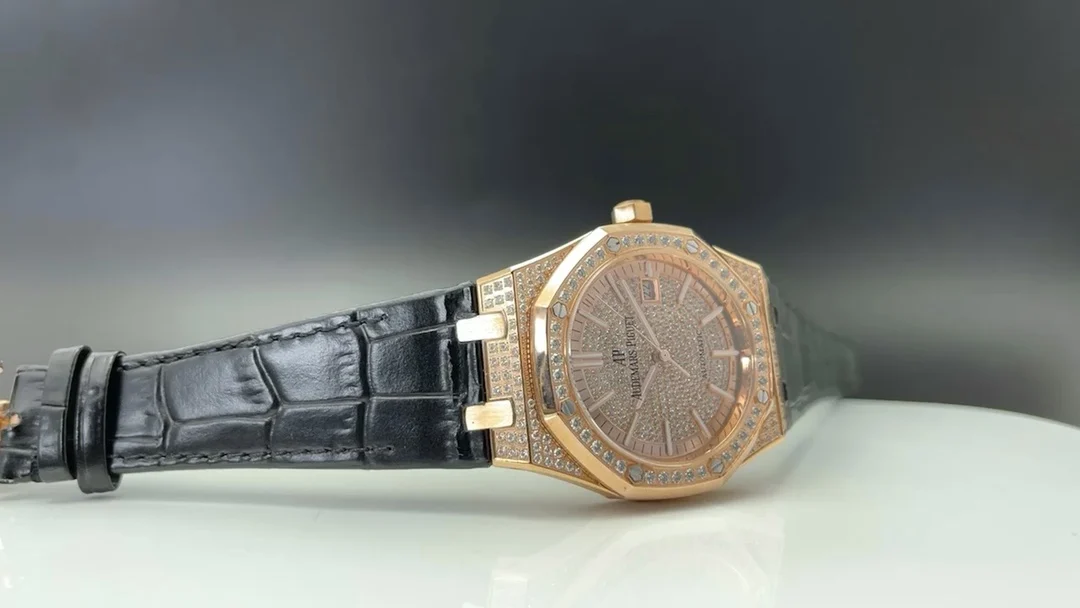 Audemars Piguet Royal Oak Steel Diamond-Set 15400 — photographed off the sweep