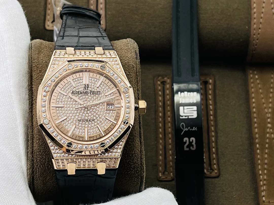 Audemars Piguet Royal Oak Steel Diamond-Set 15400 — photographed off the sweep
