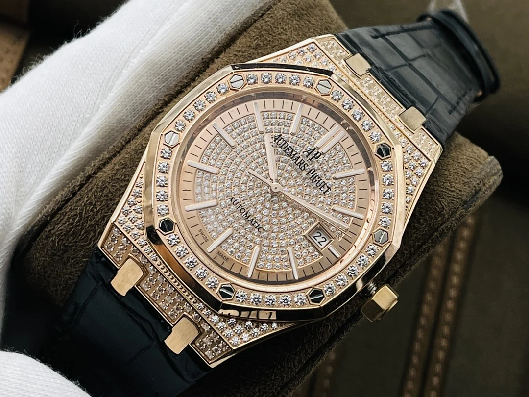 Audemars Piguet Royal Oak Steel Diamond-Set 15400 — photographed off the sweep