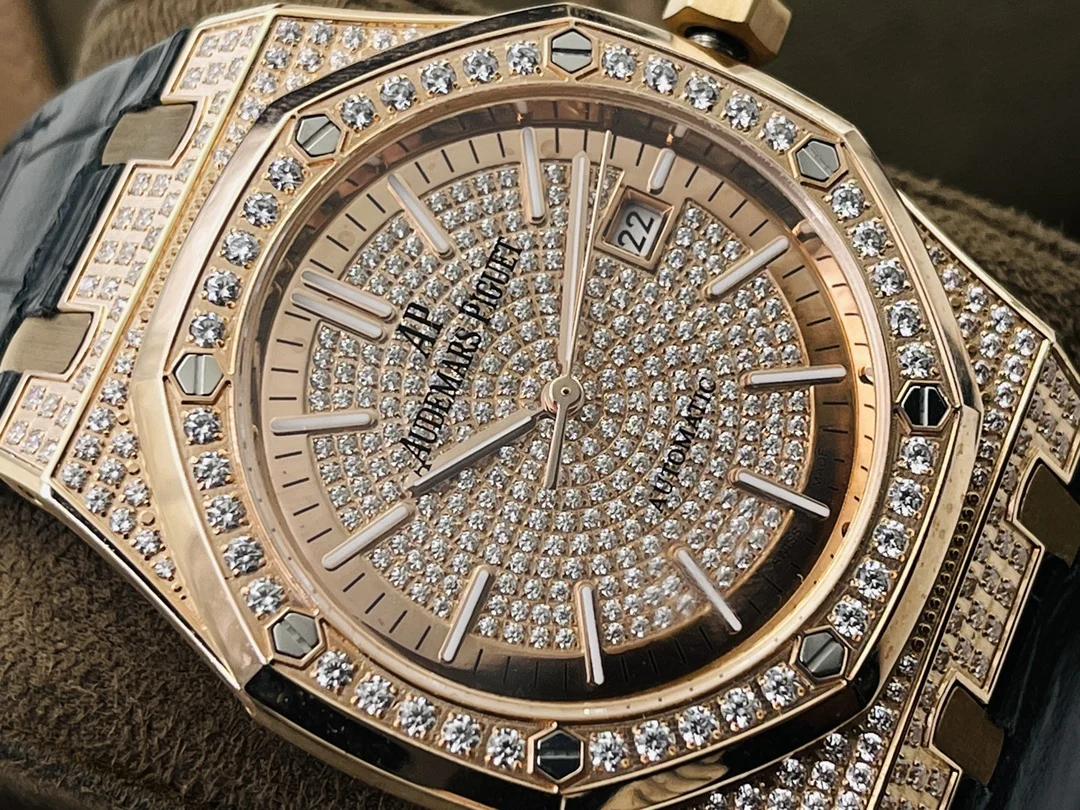 Audemars Piguet Royal Oak Steel Diamond-Set 15400 — photographed off the sweep