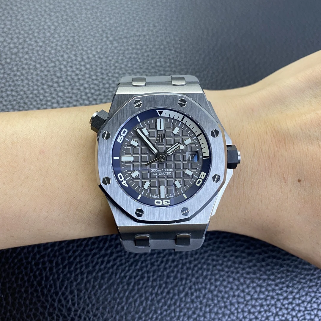 Audemars Piguet Royal Oak Tapisserie Ceramic Black Dial 15720 42mm — photographed off the sweep