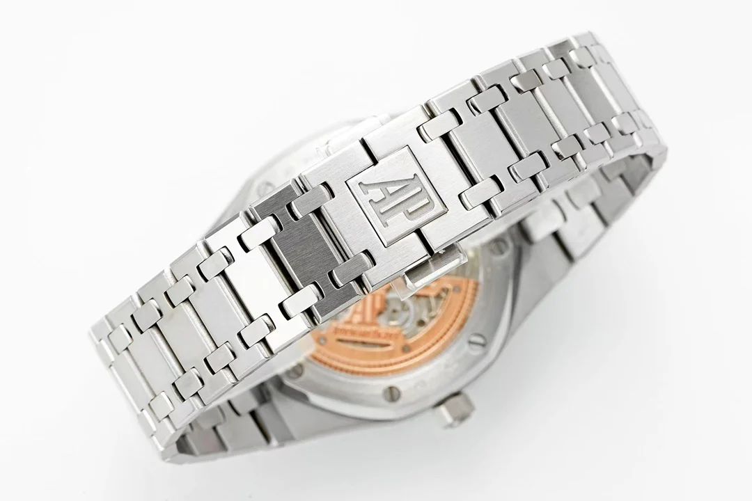Audemars Piguet Royal Oak Tapisserie Steel 15202 — detail