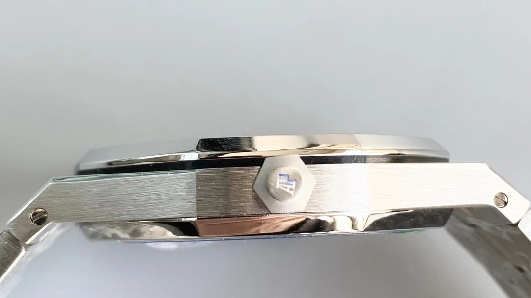 Audemars Piguet Royal Oak Tapisserie White Gold 15202 — photographed off the sweep