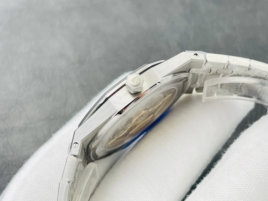 Audemars Piguet Royal Oak Tapisserie White Gold Blue Dial 15202IP 39mm — photographed off the sweep