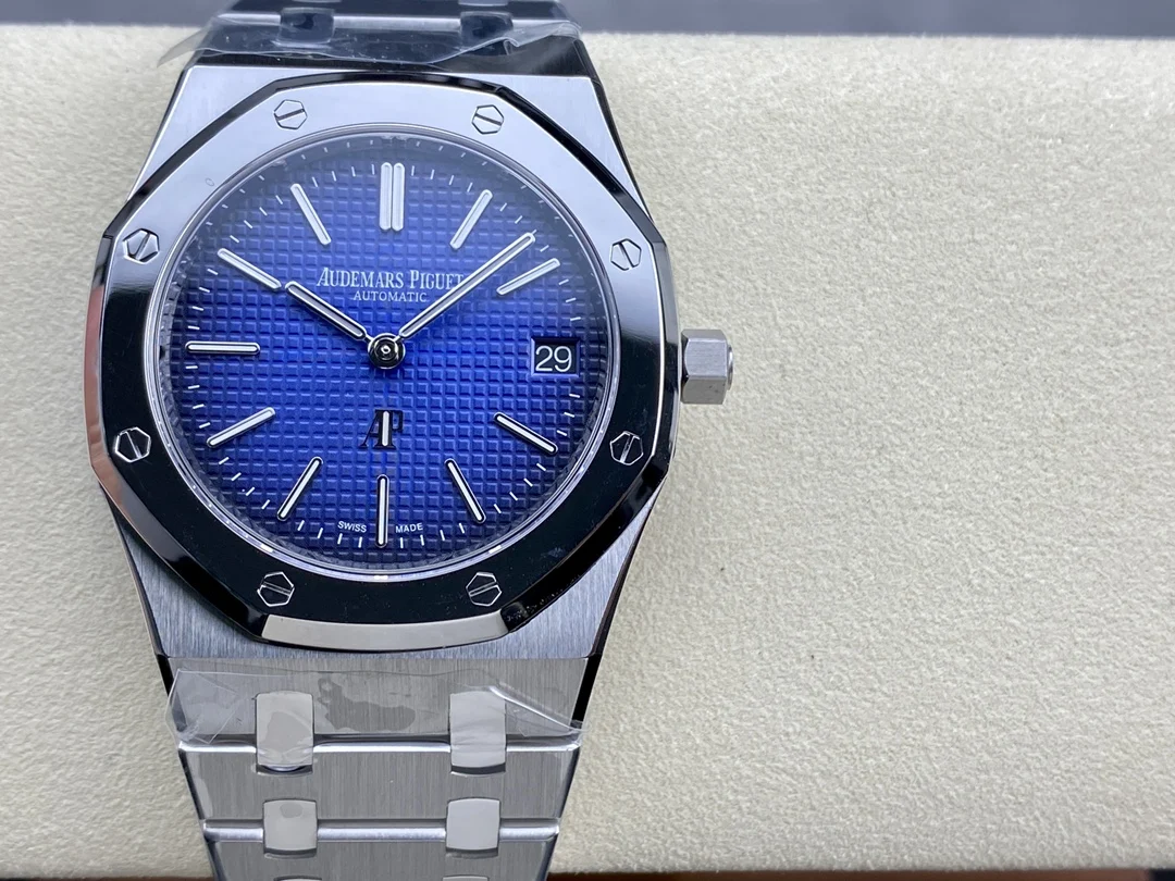 Audemars Piguet Royal Oak Tapisserie White Gold Blue Dial 15202IP 39mm — photographed off the sweep