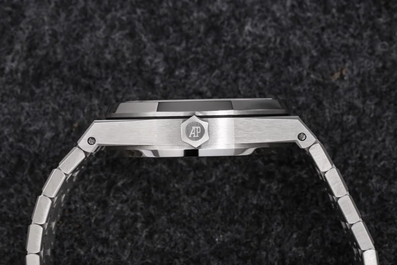 Audemars Piguet Royal Oak Tourbillon 26530ST.OO.1220ST.01 — photographed off the sweep