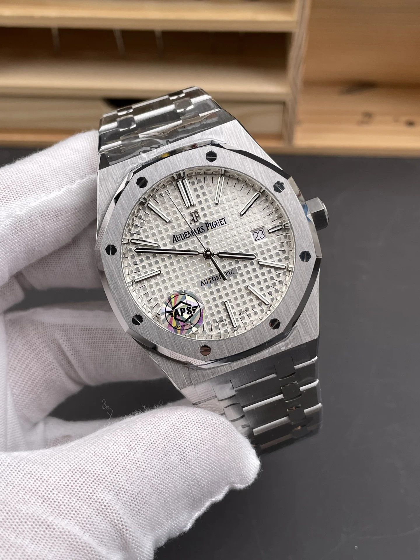 Audemars Piguet Royal Oak White Dial 15400 — photographed off the sweep