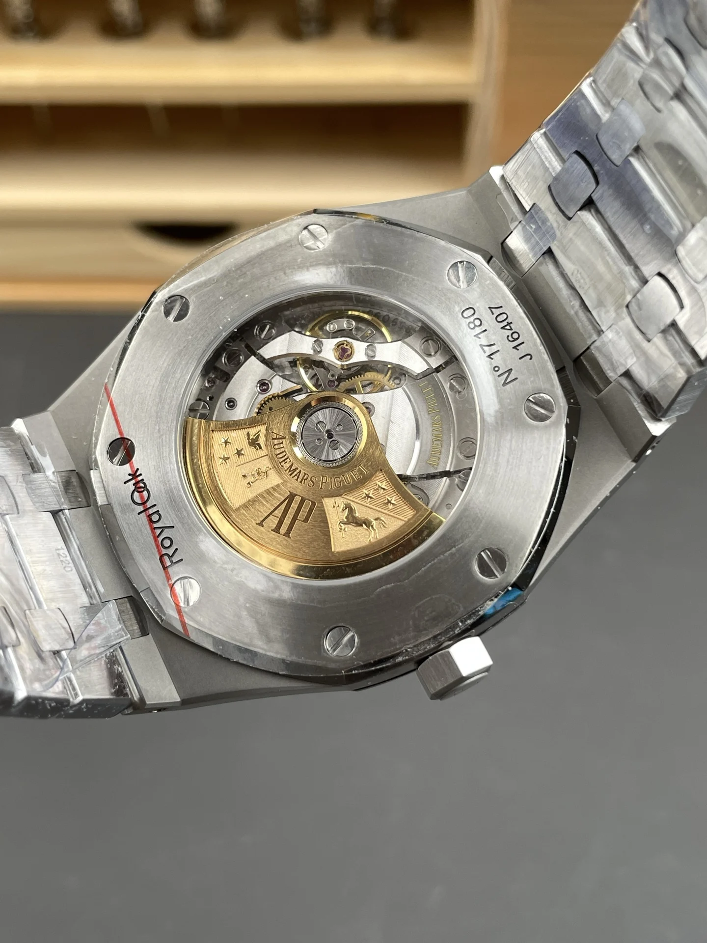 Audemars Piguet Royal Oak White Dial 15400 — photographed off the sweep