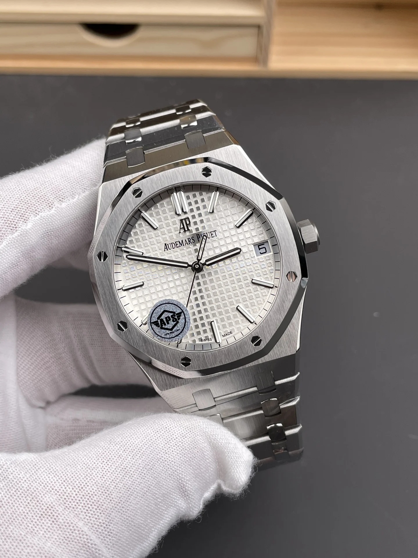 Audemars Piguet Royal Oak White Dial 15500 41mm — photographed off the sweep