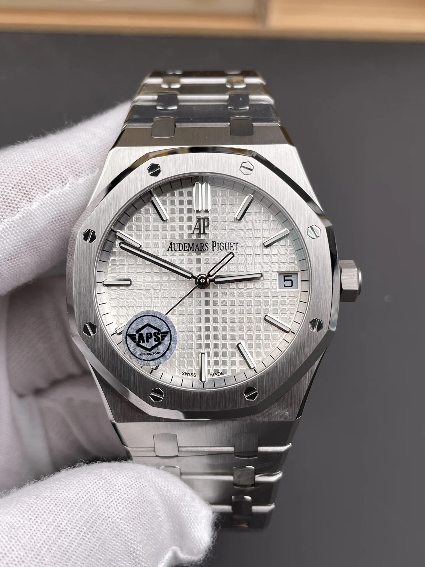 Audemars Piguet Royal Oak White Dial 15500 41mm — photographed off the sweep