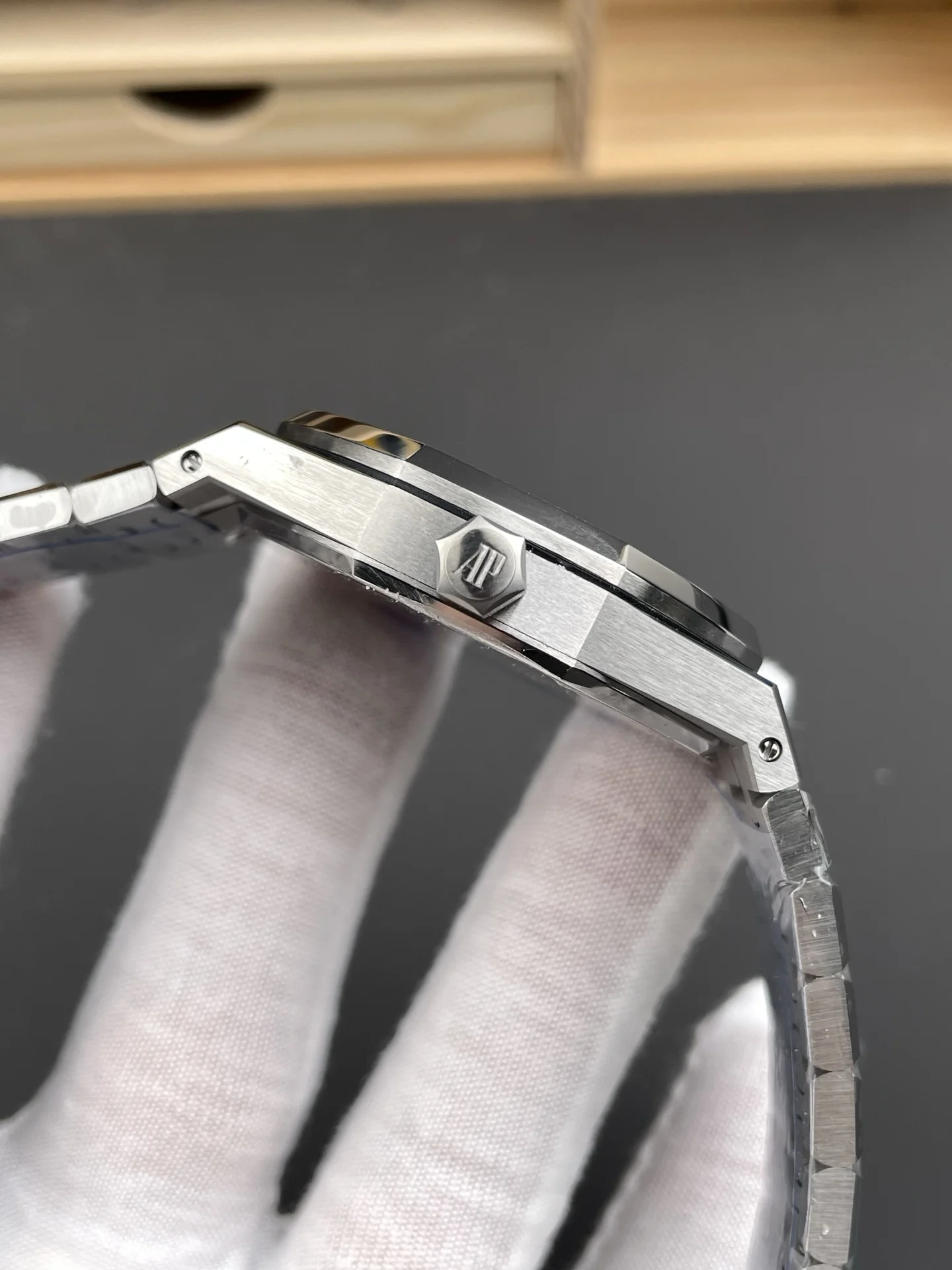Audemars Piguet Royal Oak White Dial 15500 41mm — photographed off the sweep