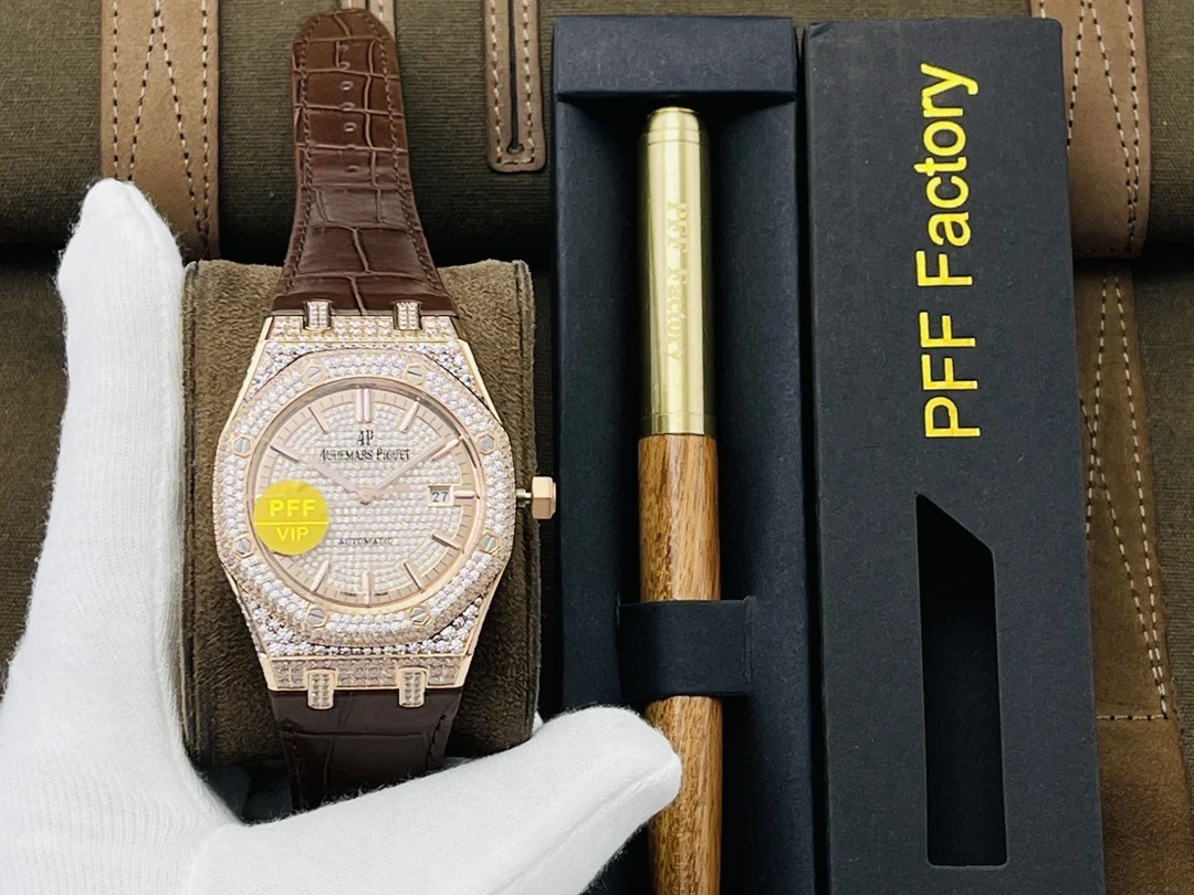 Audemars Piguet Royal Oak Yellow Gold 15402OR.ZZ.D003CR.01 — photographed off the sweep
