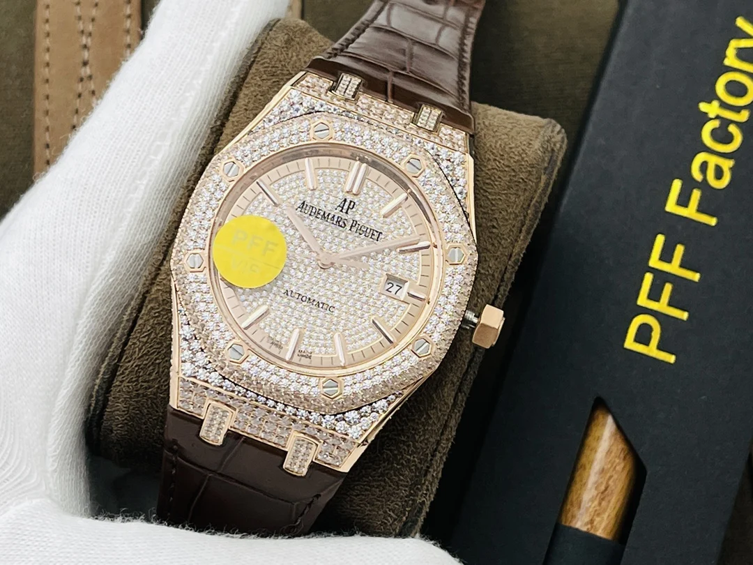 Audemars Piguet Royal Oak Yellow Gold 15402OR.ZZ.D003CR.01 — photographed off the sweep