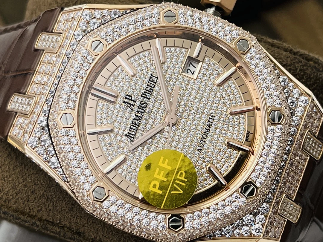 Audemars Piguet Royal Oak Yellow Gold 15402OR.ZZ.D003CR.01 — photographed off the sweep