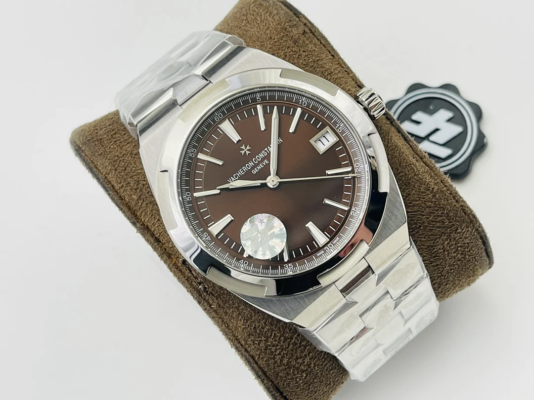 Audemars Piguet Royal Oak Yellow Gold White Dial — photographed off the sweep
