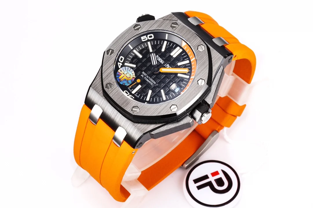 Audemars Piguet Titanium Black Dial 15707 42mm — detail