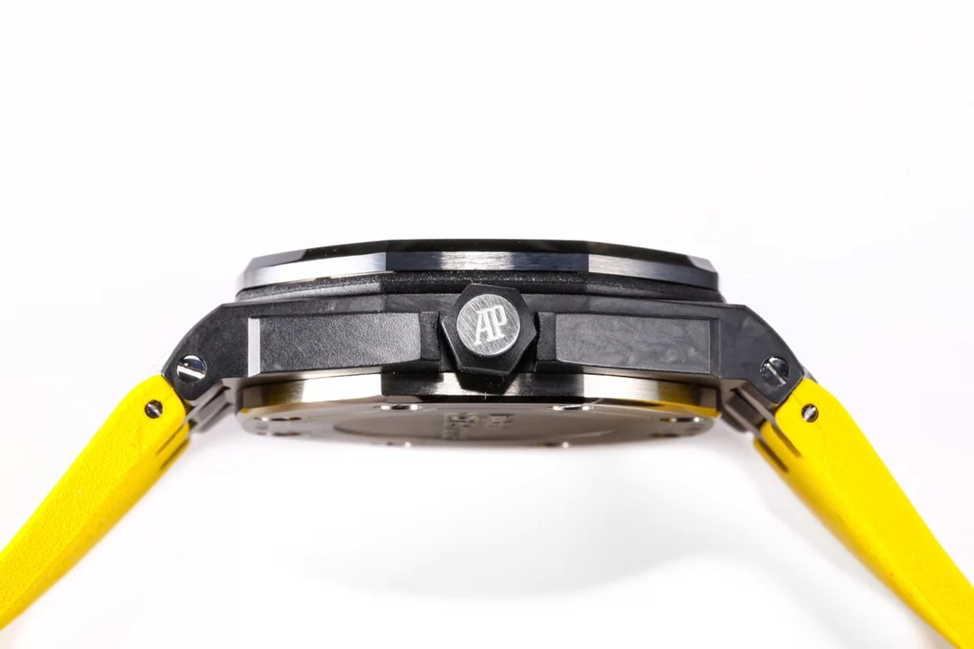 Audemars Piguet Titanium Blue Dial 15706 42mm — detail