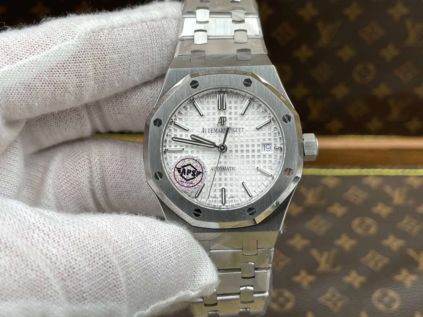 Audemars Piguet White Dial 15450 37mm — photographed off the sweep
