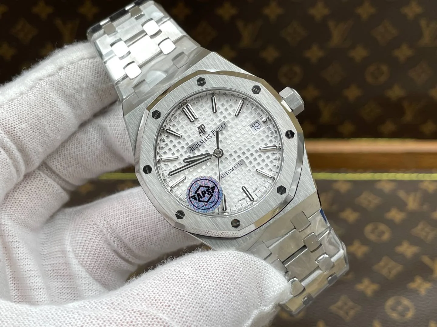 Audemars Piguet White Dial 15450 37mm — photographed off the sweep