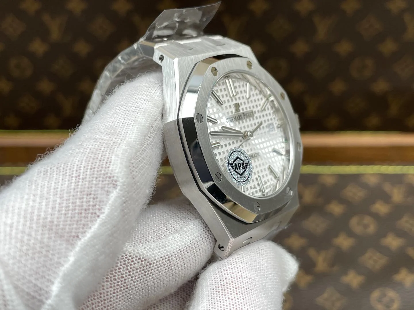 Audemars Piguet White Dial 15450 37mm — photographed off the sweep