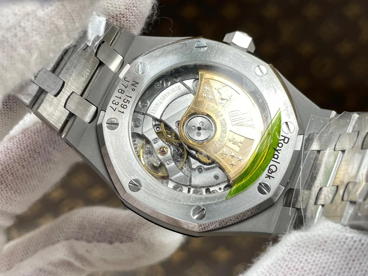 Audemars Piguet White Dial 15450 37mm — photographed off the sweep