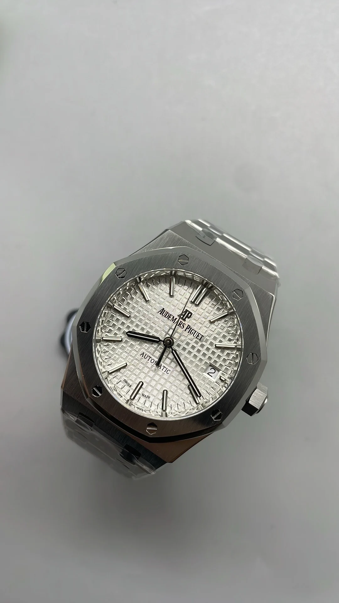 Audemars Piguet White Dial 15450 37mm — photographed off the sweep
