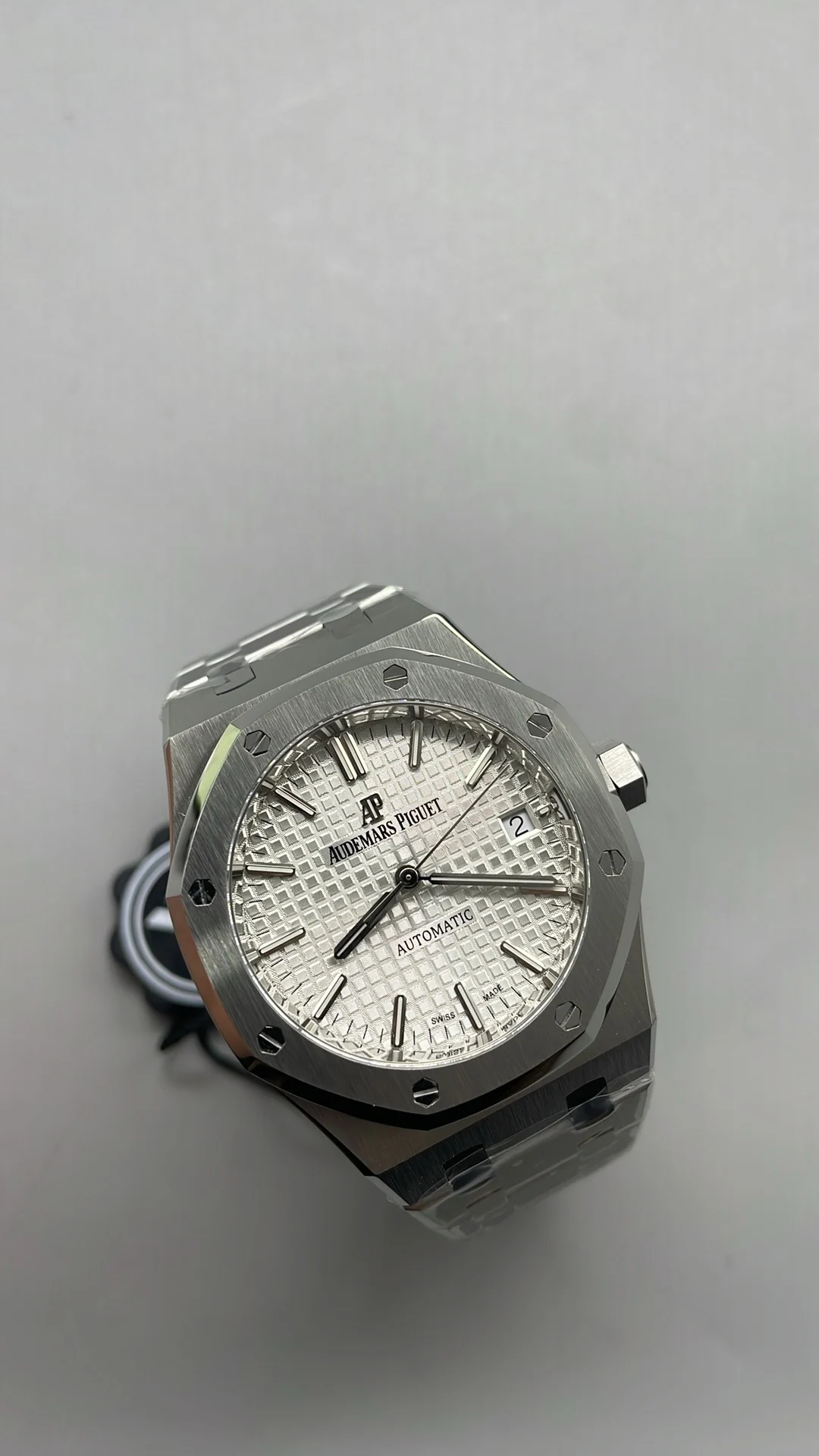 Audemars Piguet White Dial 15450 37mm — photographed off the sweep