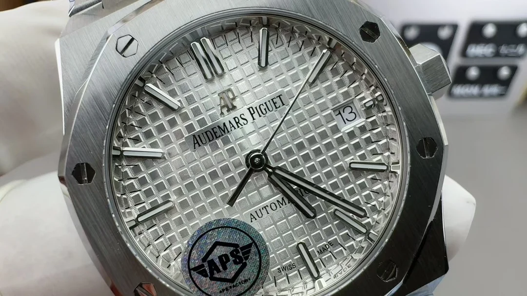 Audemars Piguet White Dial 15450 — photographed off the sweep