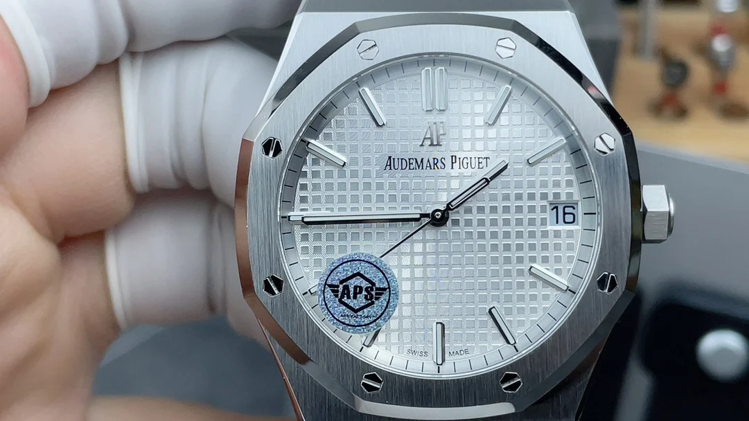 Audemars Piguet White Dial 15500 — photographed off the sweep