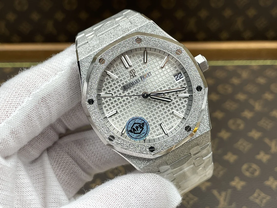 Audemars Piguet White Dial 15500 — photographed off the sweep
