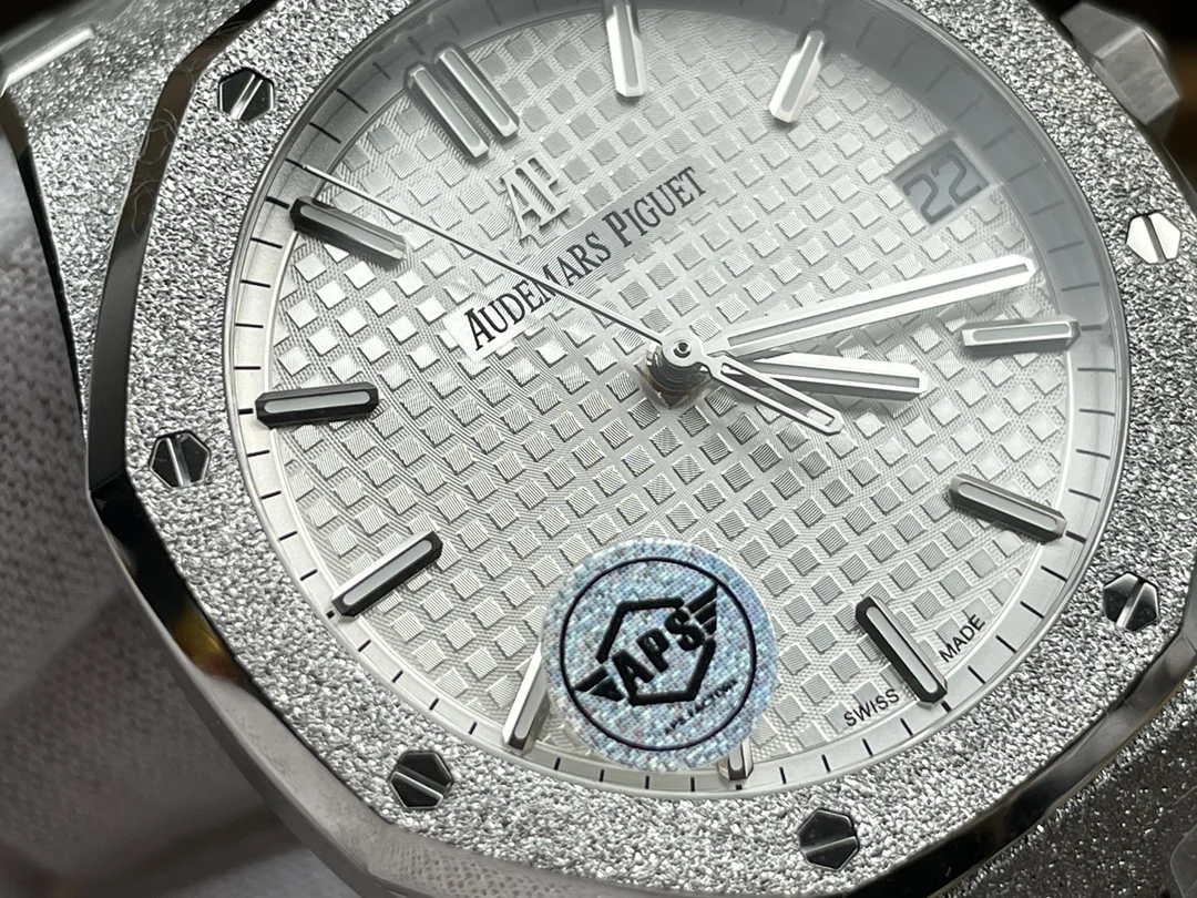Audemars Piguet White Dial 15500 — photographed off the sweep