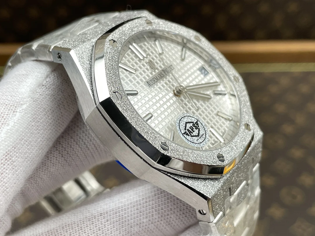 Audemars Piguet White Dial 15500 — photographed off the sweep