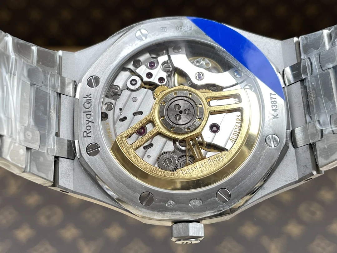 Audemars Piguet White Dial 15500 — photographed off the sweep