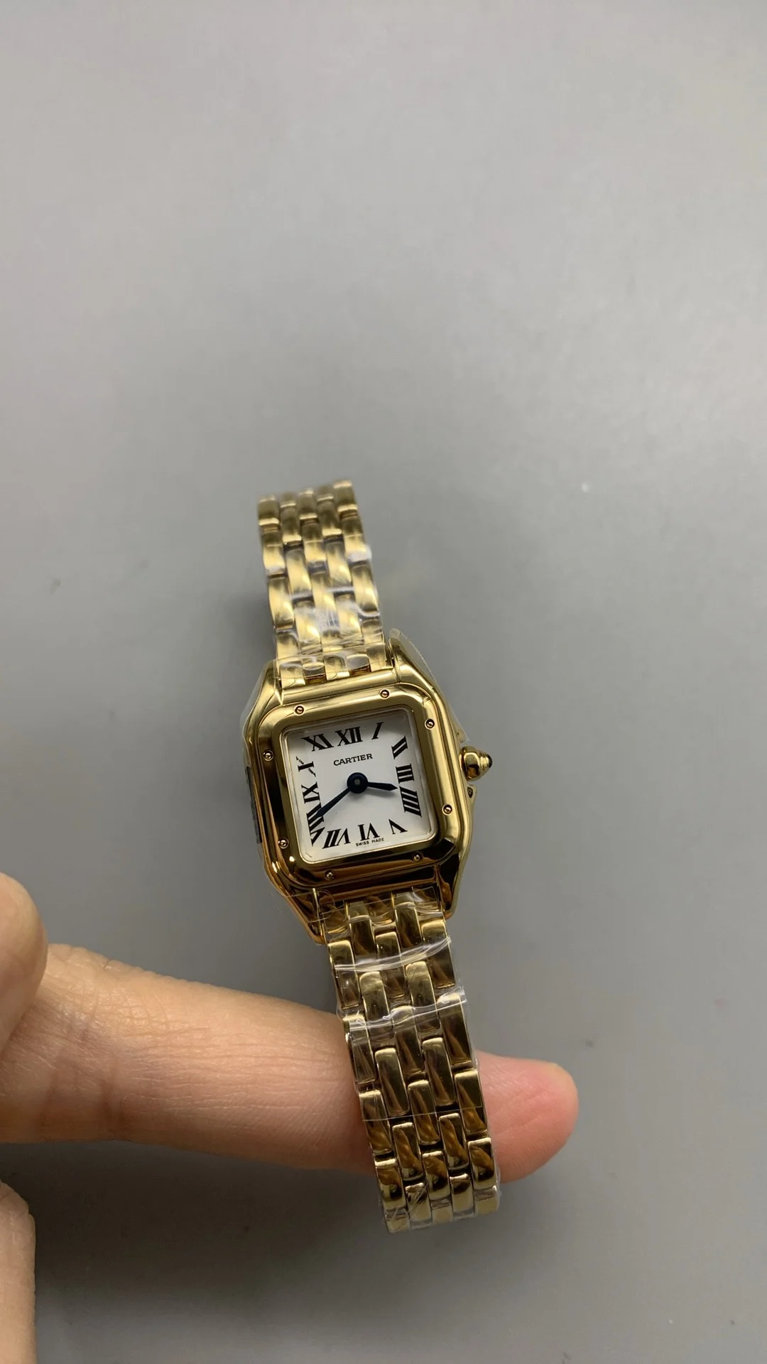 bba, 19mm, mini, gold — photographed off the sweep