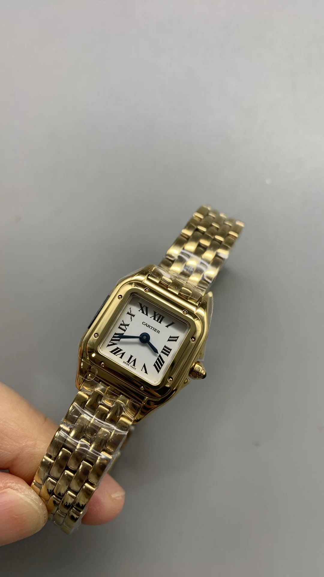 bba, 19mm, mini, gold — photographed off the sweep
