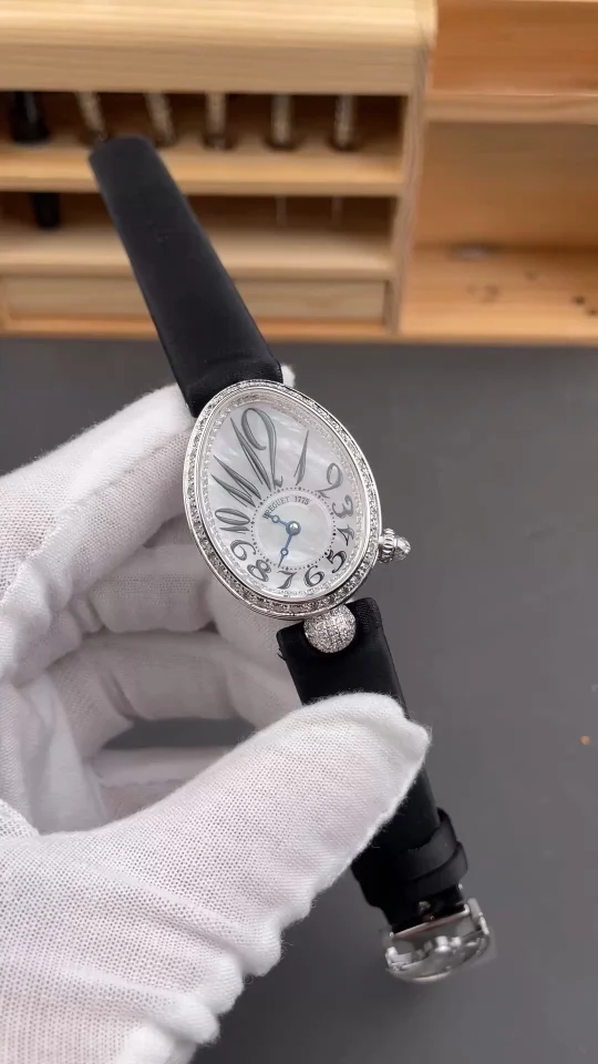 Breguet Diamond-Set 33 × 25mm