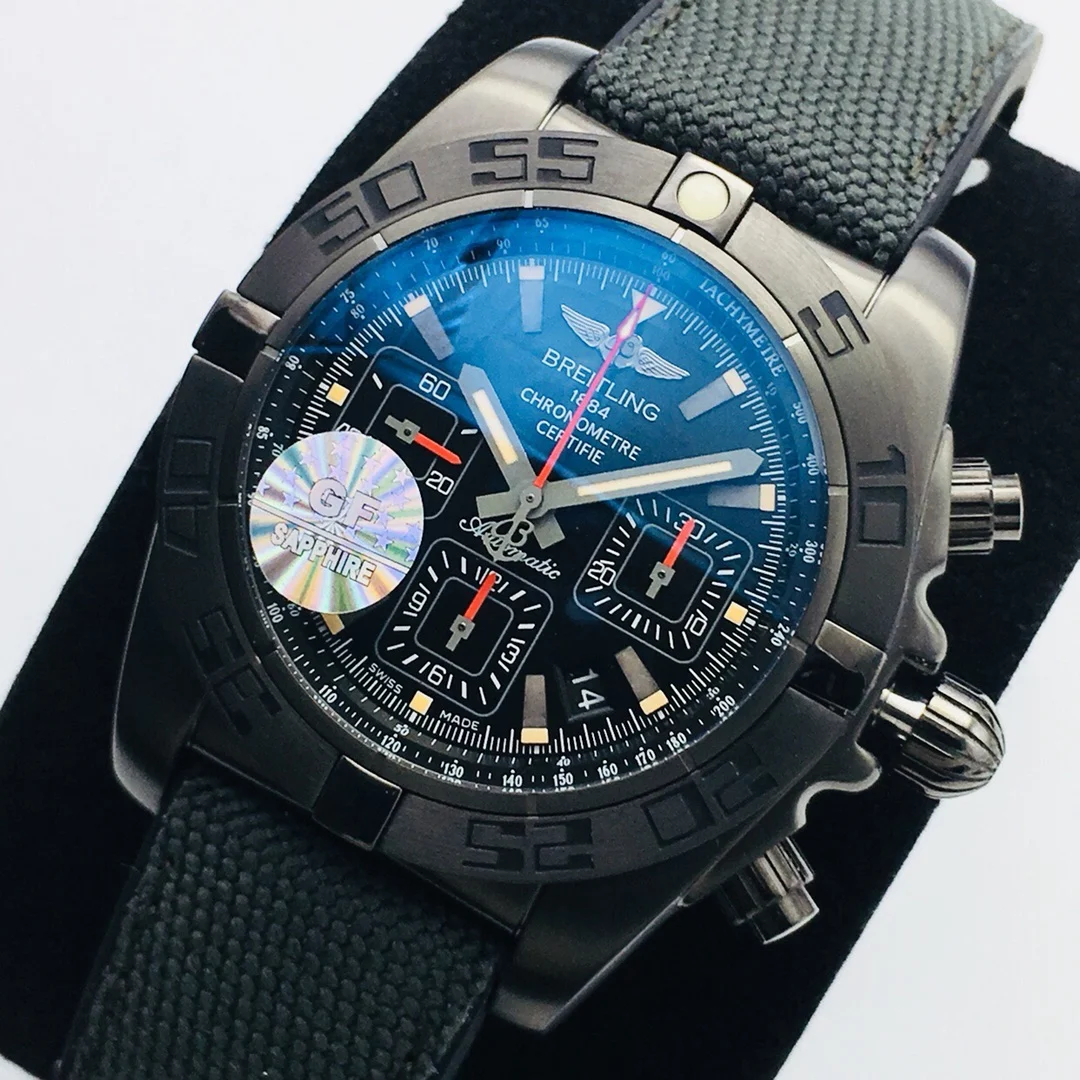 Breitling Carbon Black Dial 44mm — photographed off the sweep