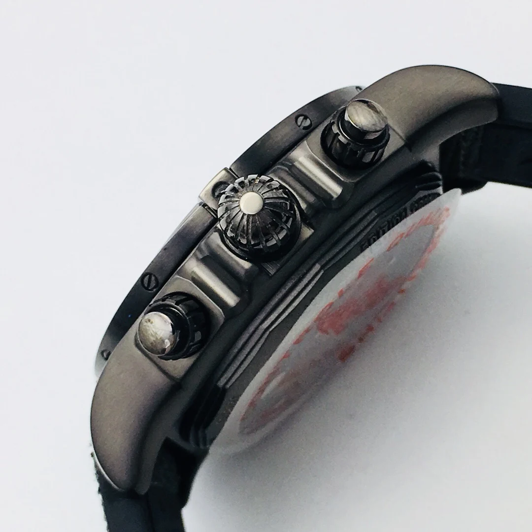 Breitling Carbon Black Dial 44mm — photographed off the sweep