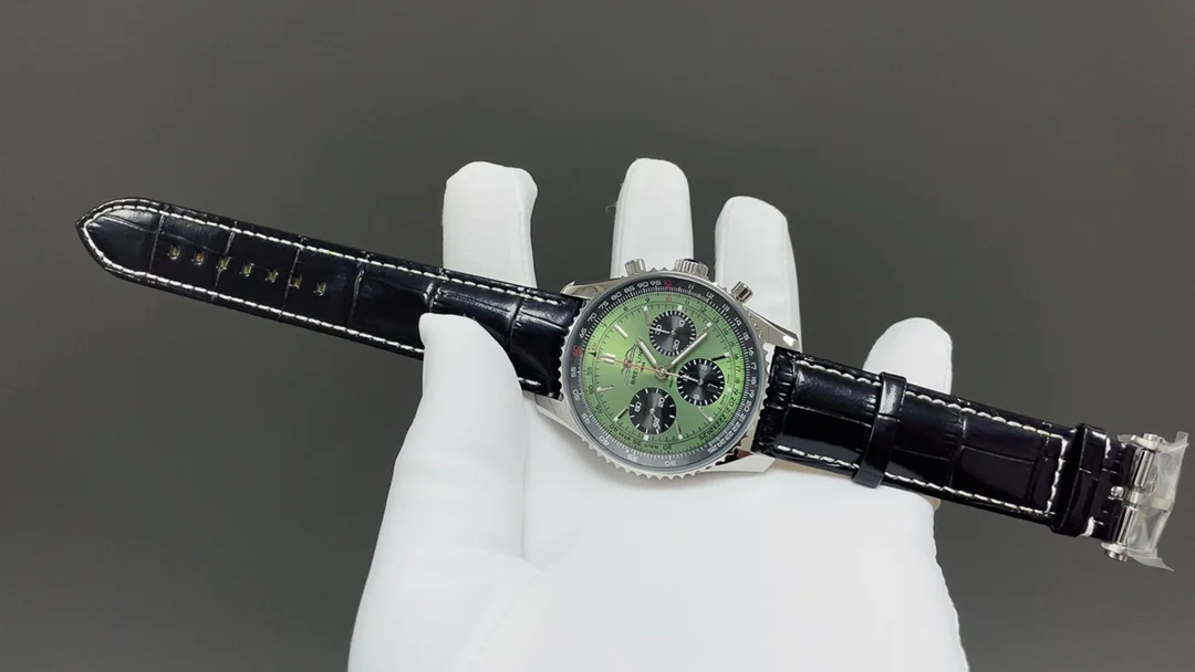 Breitling Navitimer 43mm — photographed off the sweep