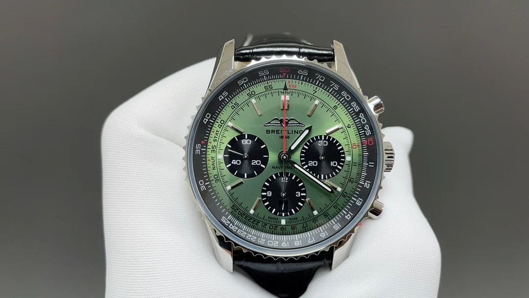 Breitling Navitimer 43mm — photographed off the sweep