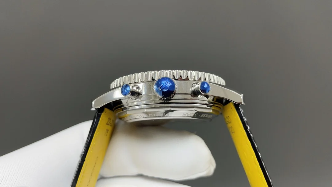 Breitling Navitimer 43mm — photographed off the sweep