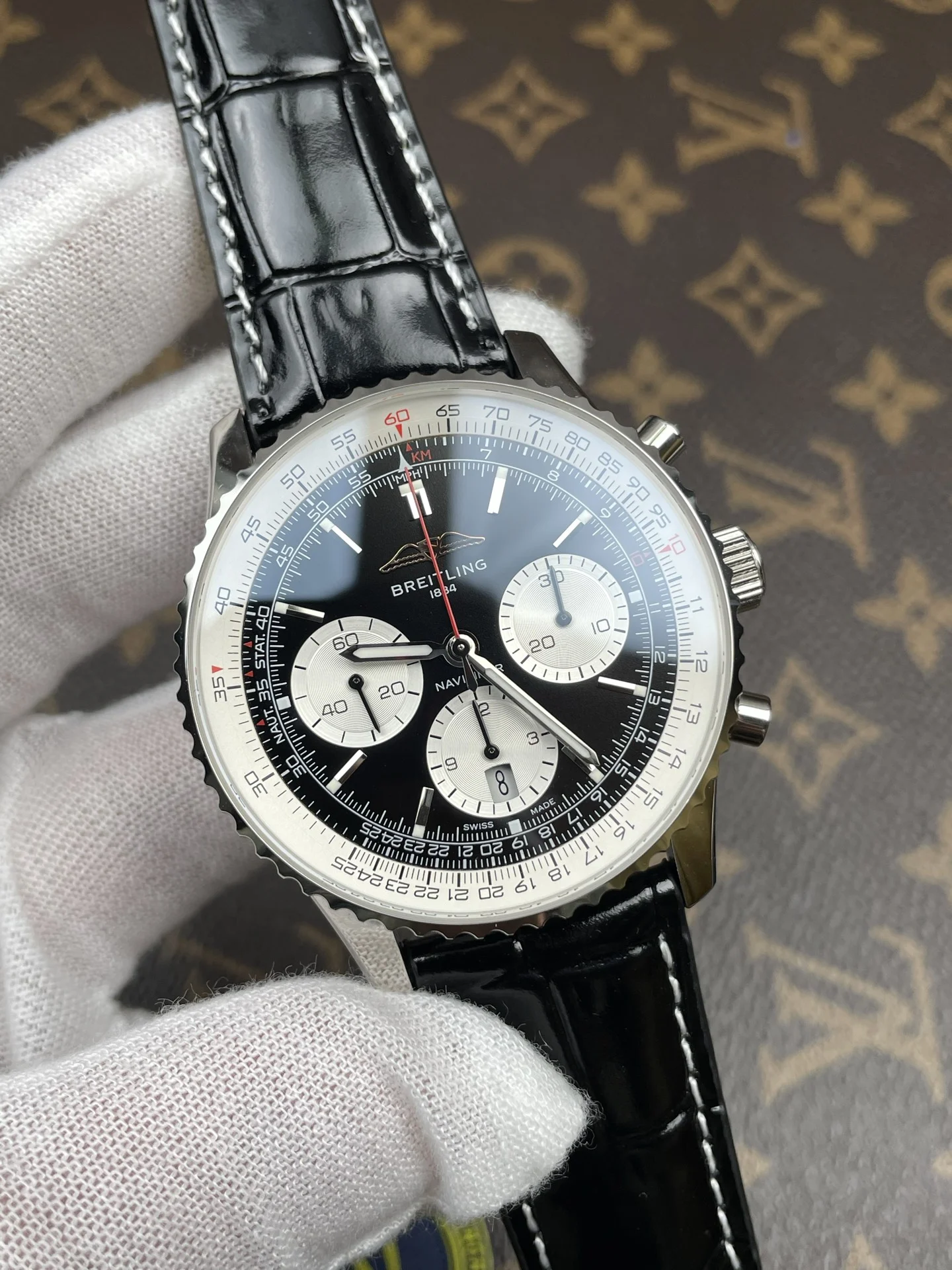 Breitling Navitimer 43mm — photographed off the sweep