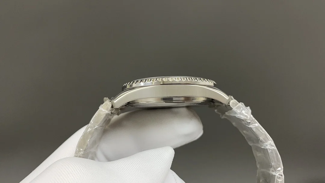 Breitling Steel 41mm — photographed off the sweep