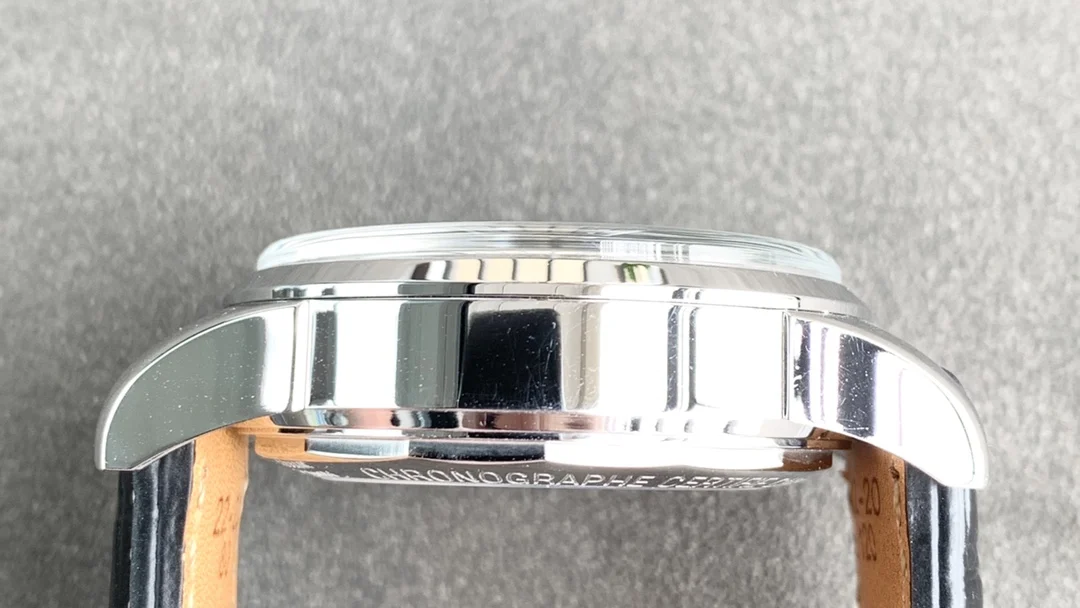 Breitling Steel 43mm — photographed off the sweep