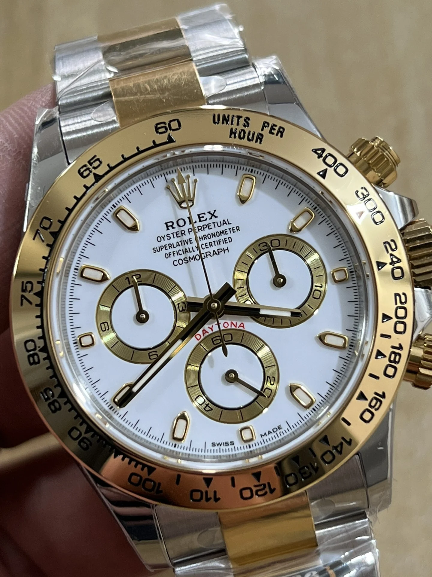 BT4130 two-tone steel and gold DI — photographed off the sweep