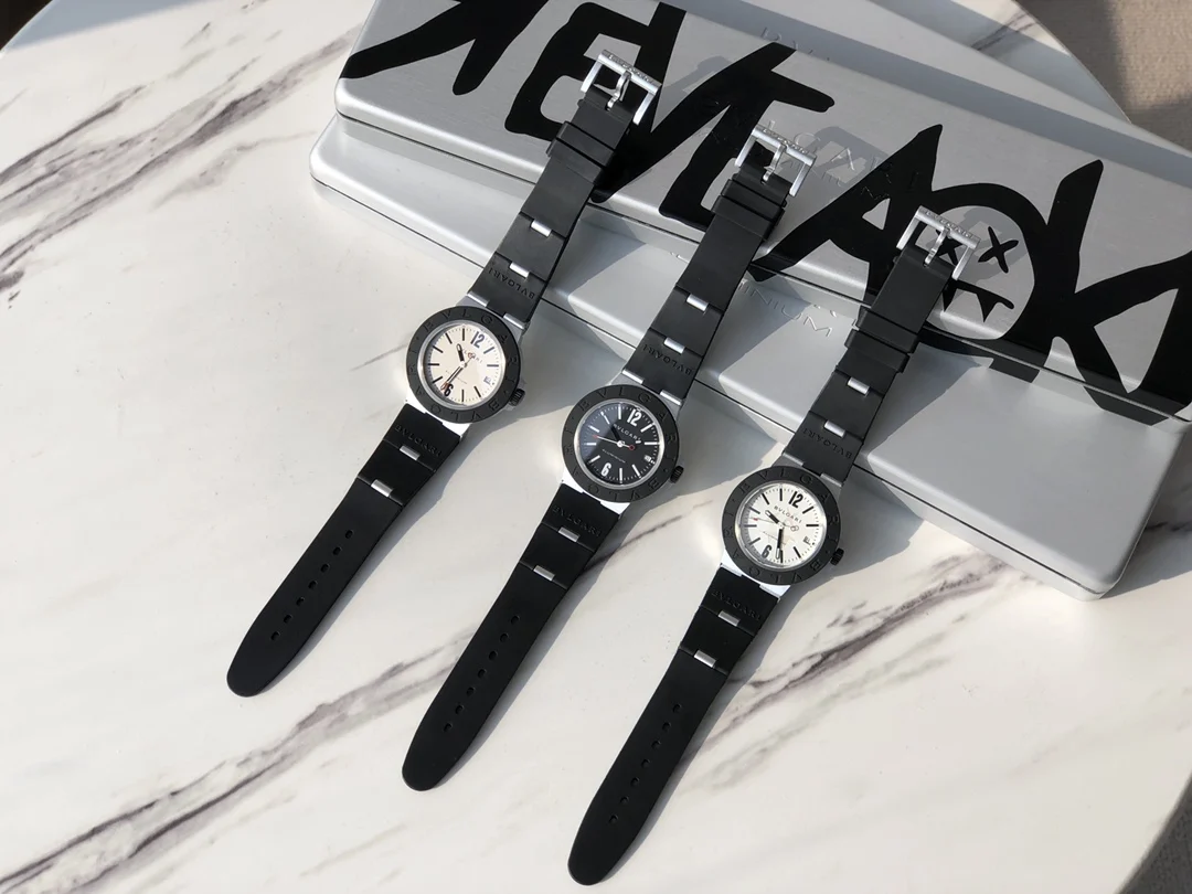 Bulgari Black Dial — photographed off the sweep