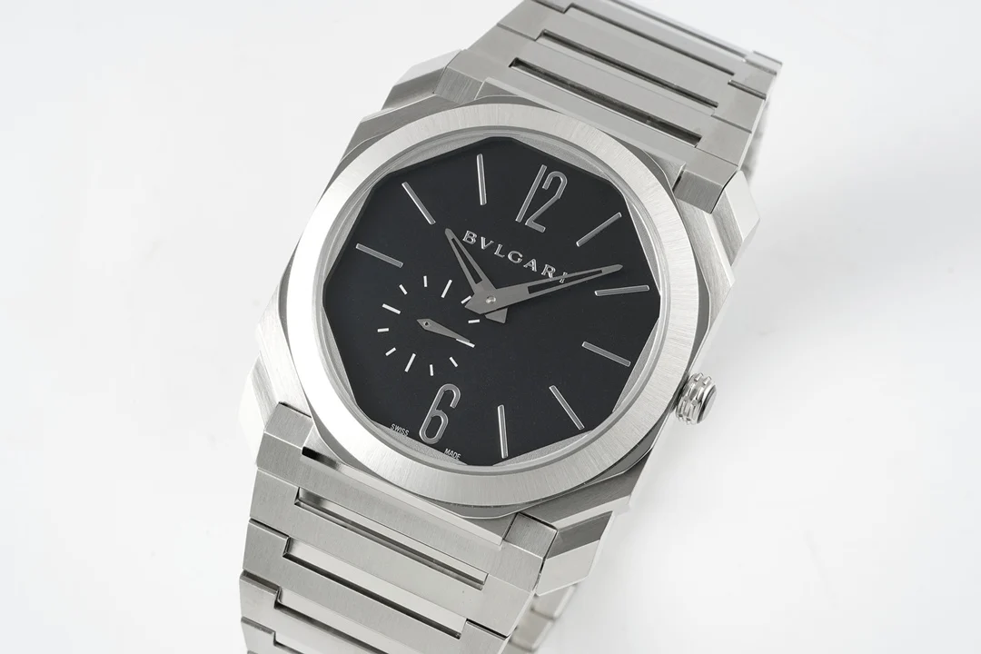 Bulgari Octo Finissimo Ceramic Blue Dial 40mm — detail