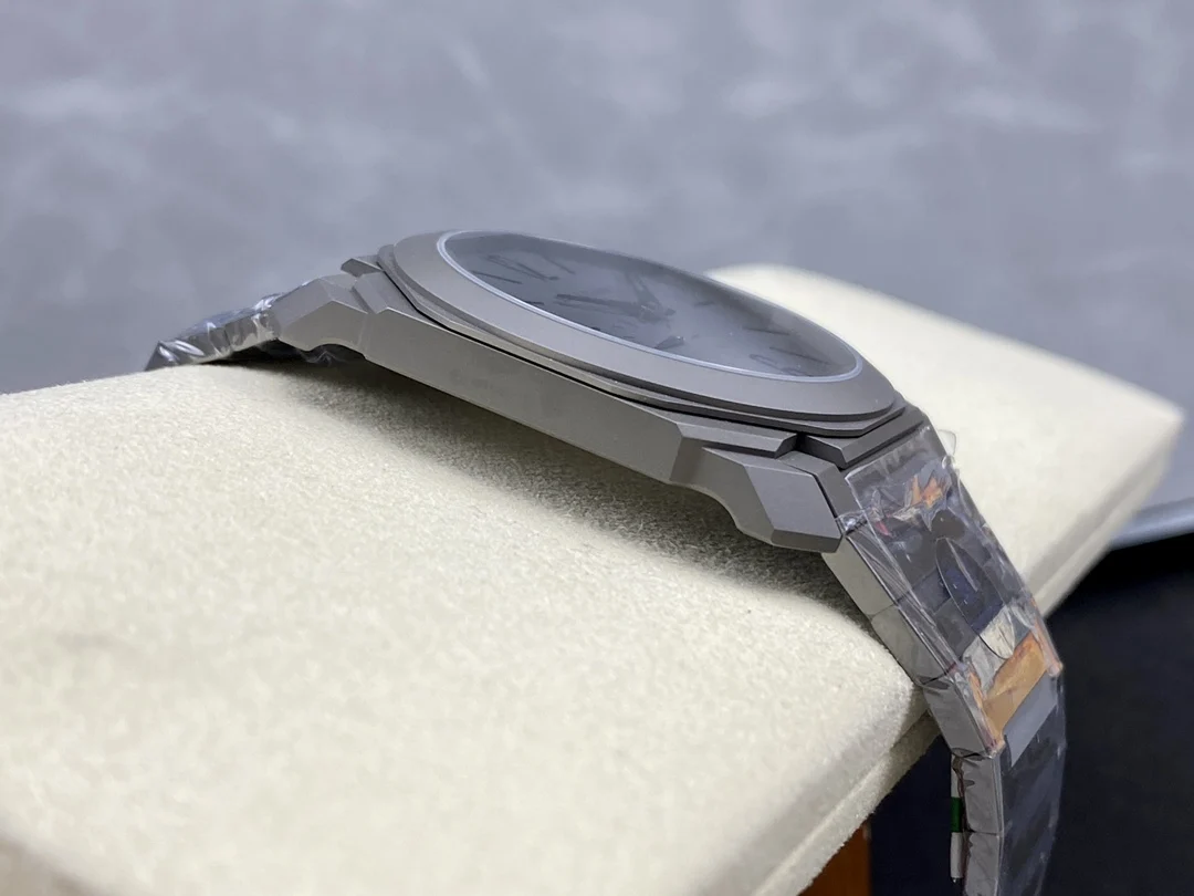 Bulgari Octo Finissimo Ceramic Blue Dial 40mm — photographed off the sweep