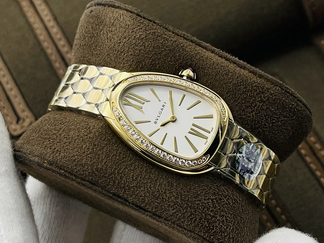 Bulgari Serpenti Silver Dial — photographed off the sweep
